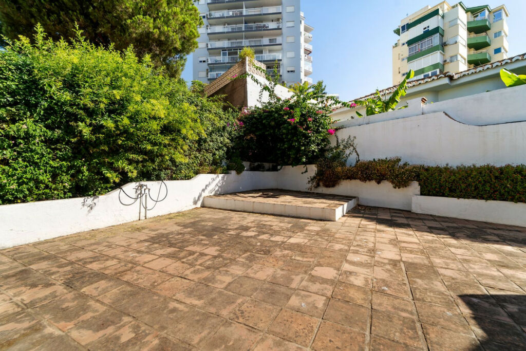 Detached Villa Fuengirola Málaga - image 48