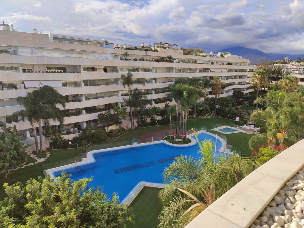 Middle Floor Apartment Marbella Málaga - image 5