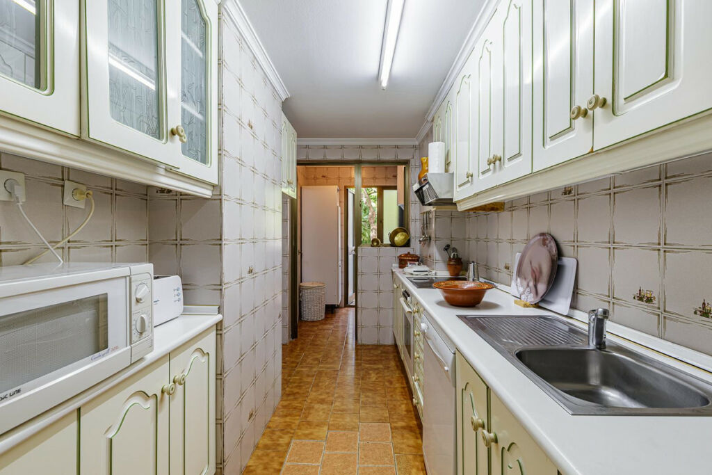 Middle Floor Apartment Marbella Málaga - image 5