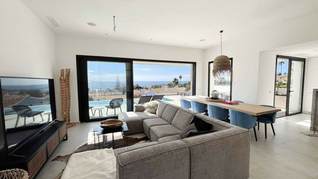 Detached Villa El Chaparral Málaga - image 5