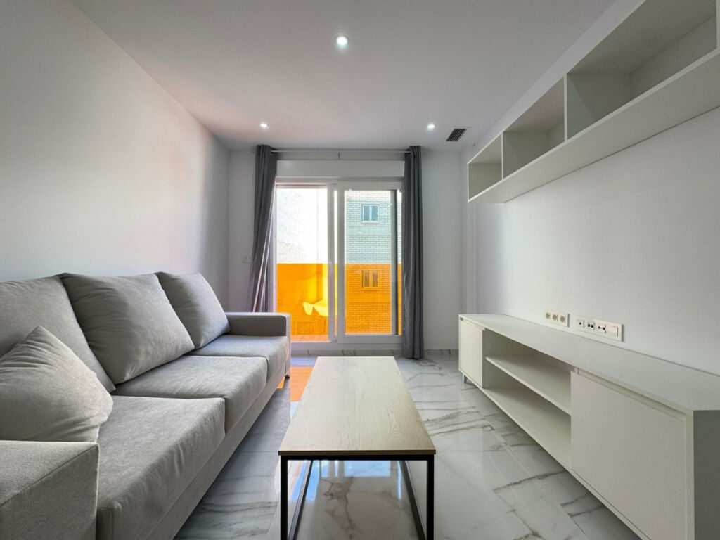Middle Floor Apartment Torrevieja Alicante - image 5