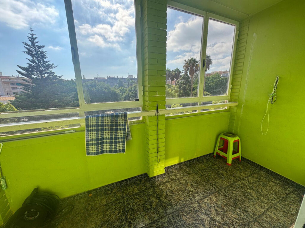 Middle Floor Apartment Torrevieja Alicante - image 5