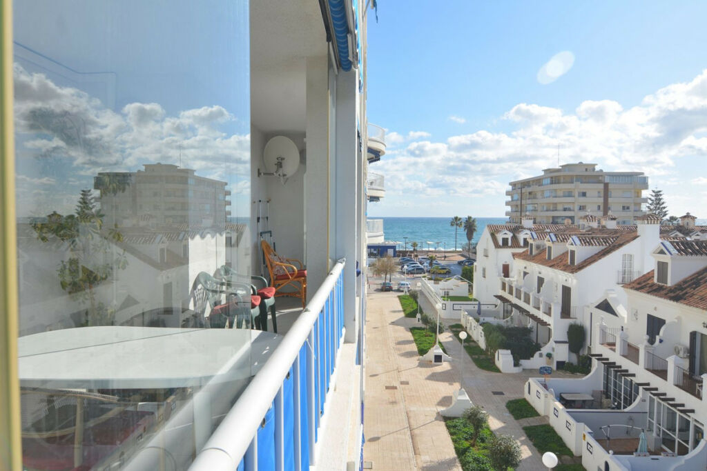 Middle Floor Apartment Fuengirola Málaga - image 5