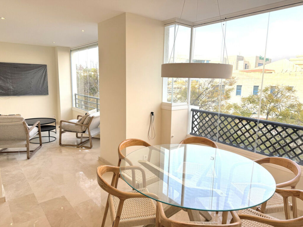 Middle Floor Apartment Puerto Banús Málaga - image 5