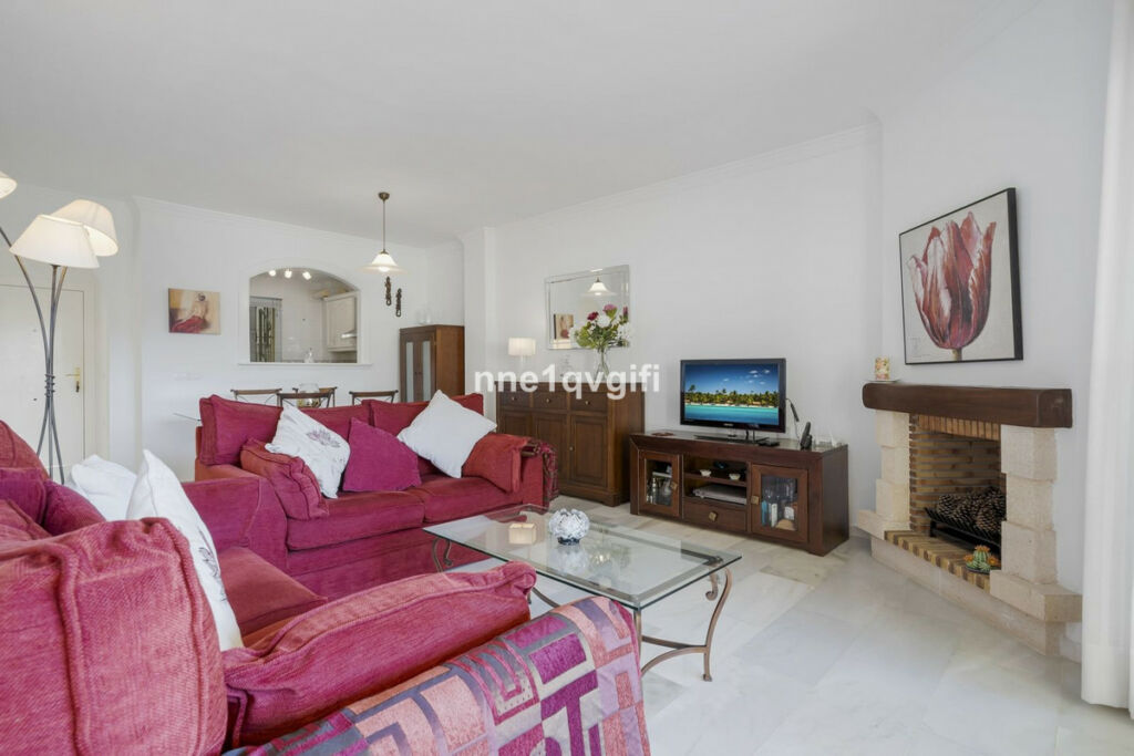 Middle Floor Apartment Calahonda Málaga - image 5