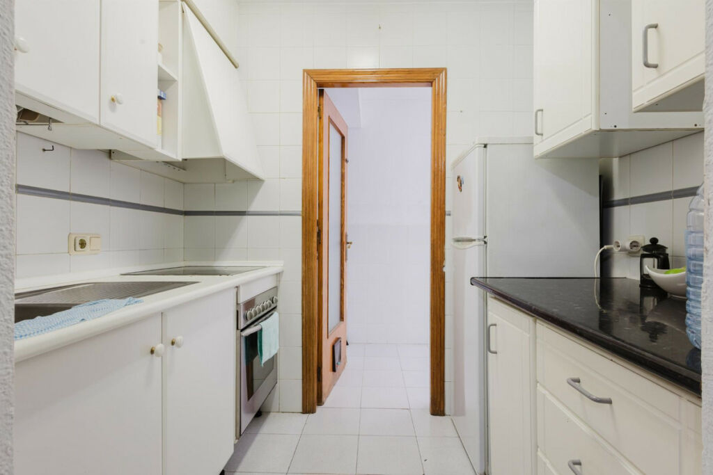 Middle Floor Apartment Torrevieja Alicante - image 5