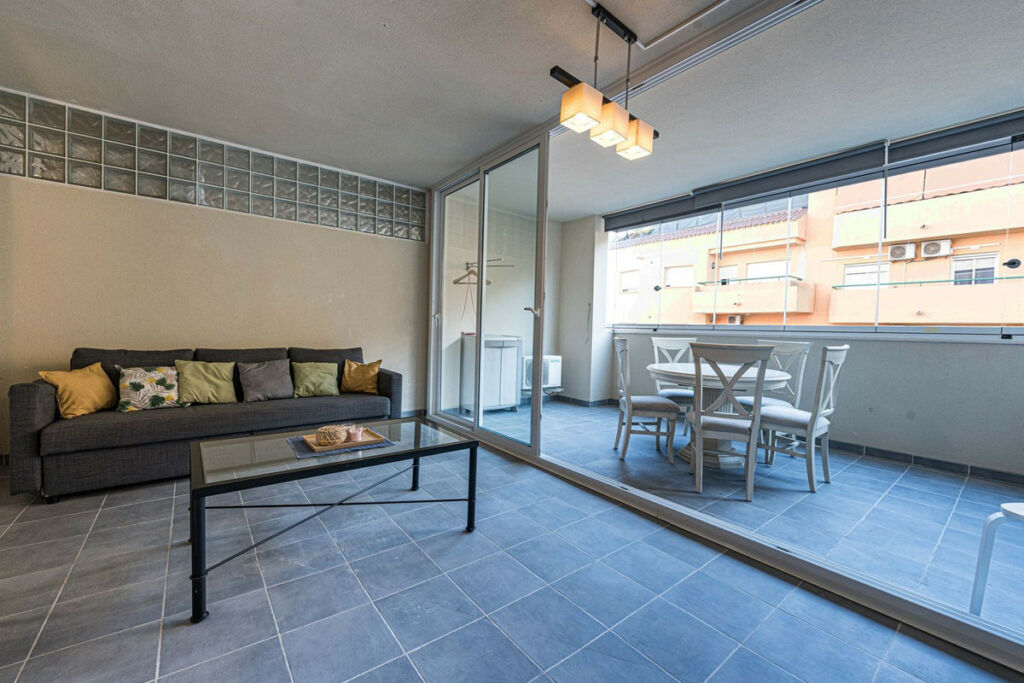 Middle Floor Apartment Los Pacos Málaga - image 5