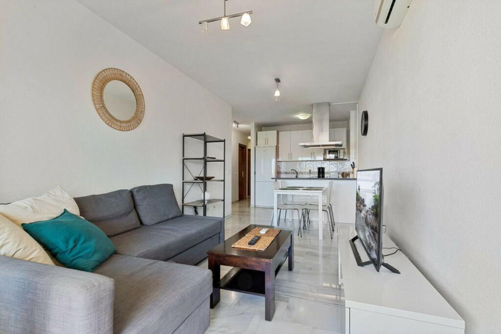 Middle Floor Apartment Fuengirola Málaga - image 5