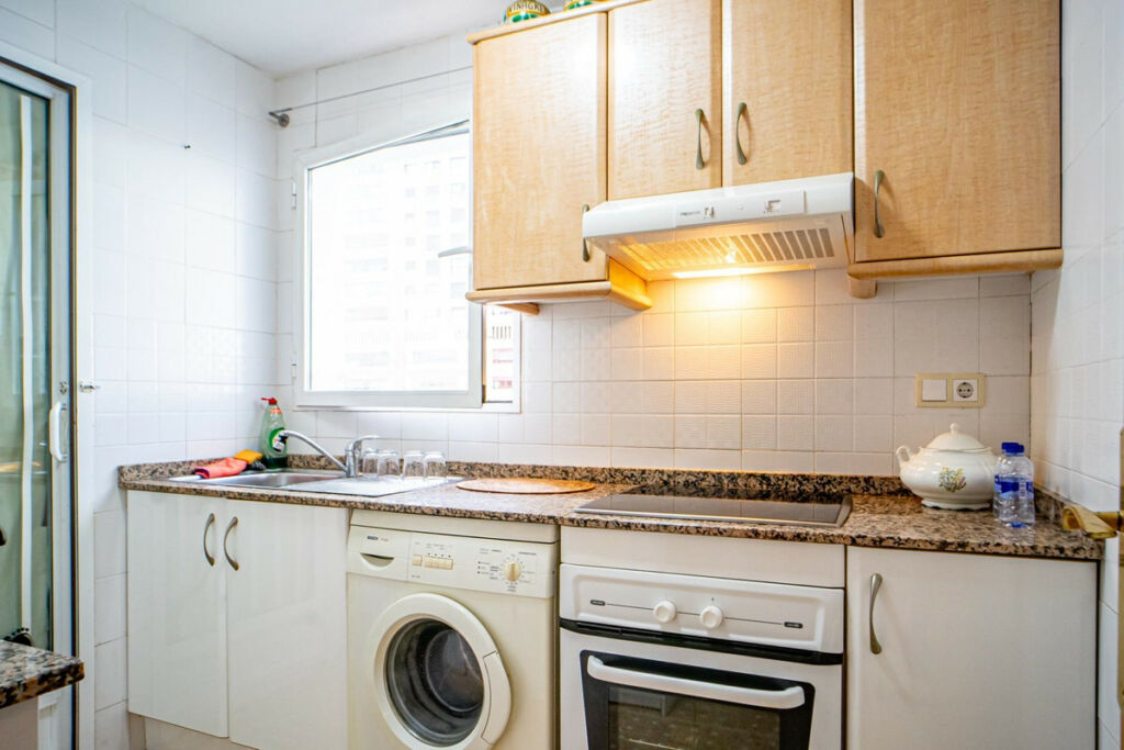 Middle Floor Apartment Benidorm Alicante - image 5