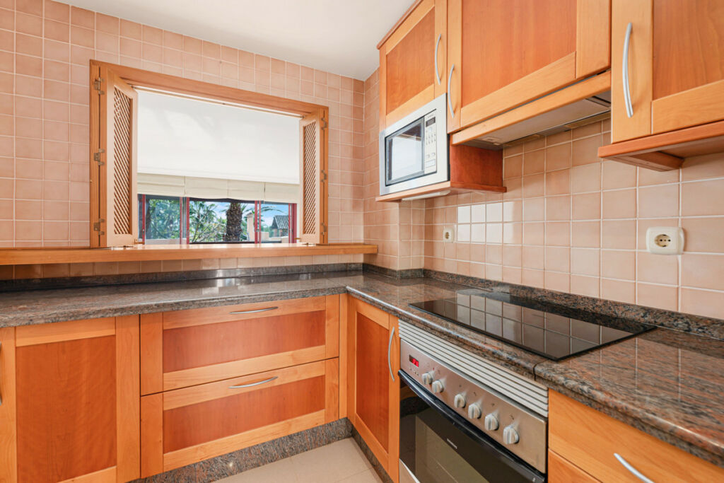 Middle Floor Apartment San Pedro de Alcántara Málaga - image 5