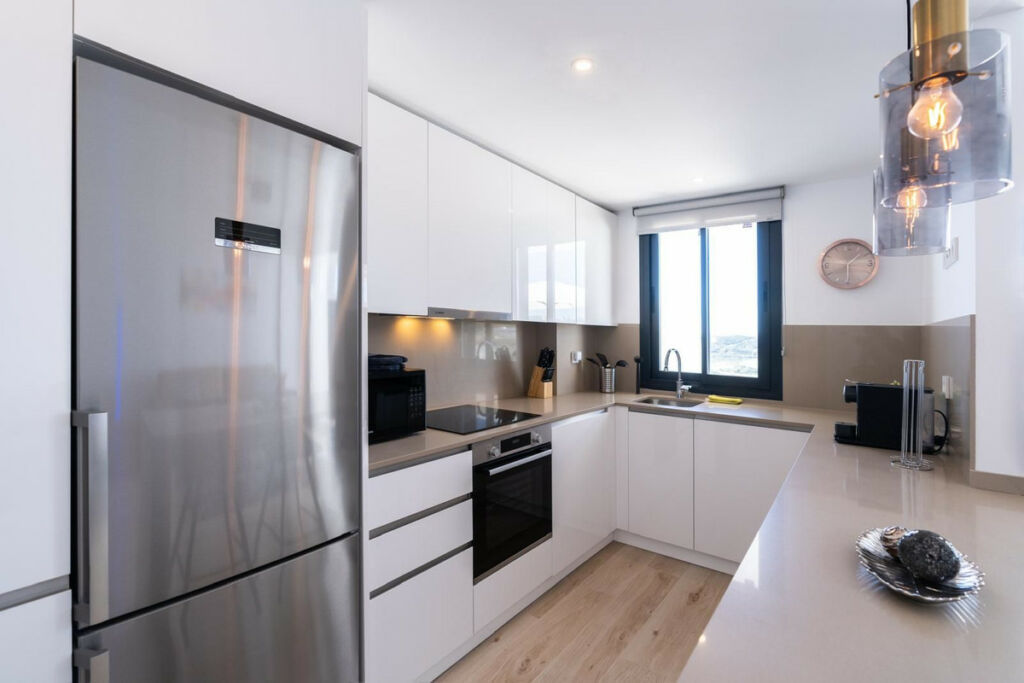 Middle Floor Apartment Estepona Málaga - image 5