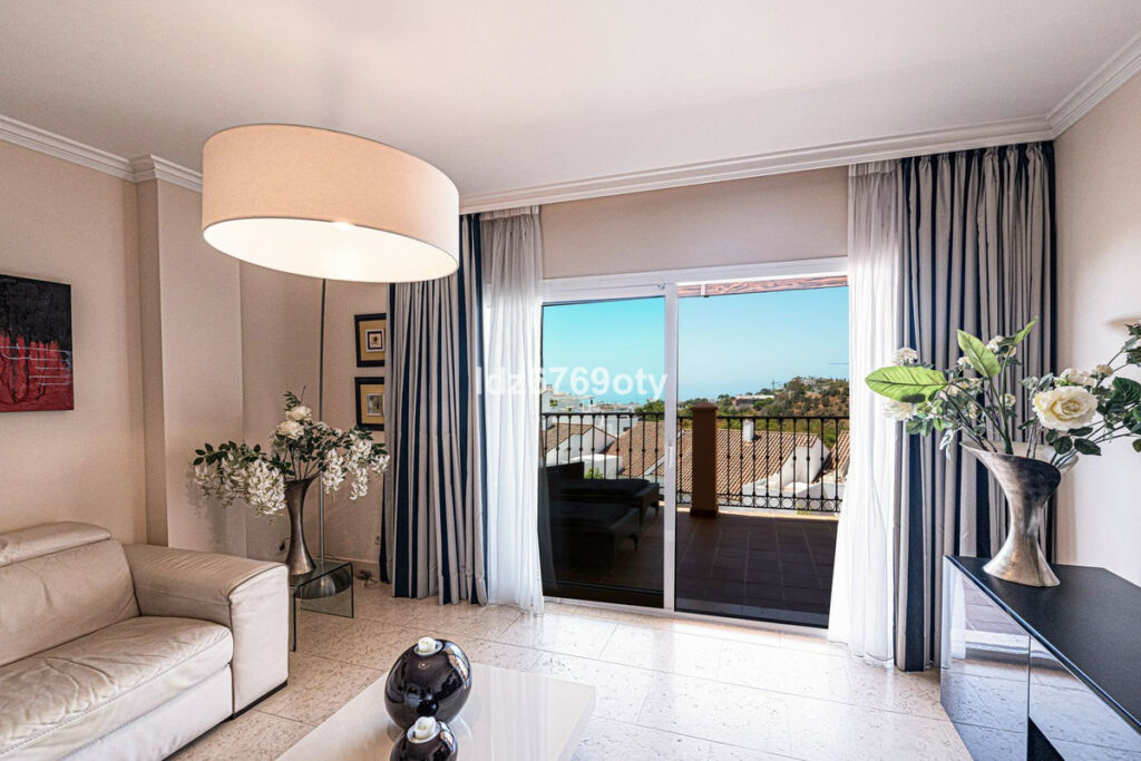 Middle Floor Apartment Benalmadena Málaga - image 5