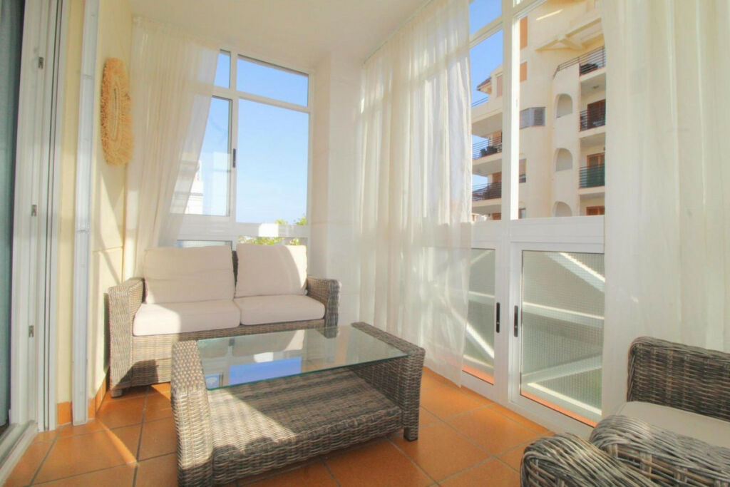 Middle Floor Apartment La Veleta Alicante - image 5