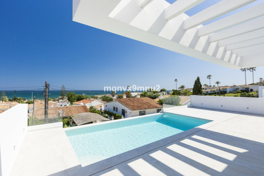 Detached Villa El Chaparral Málaga - image 5