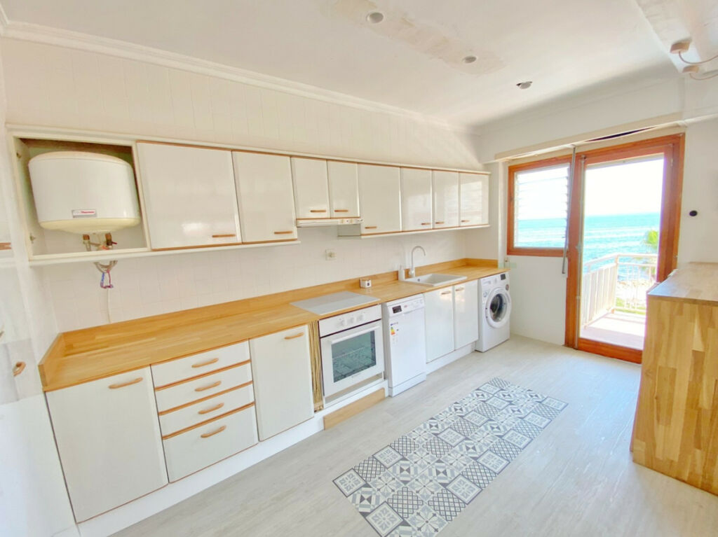 Middle Floor Apartment Denia Alicante - image 5