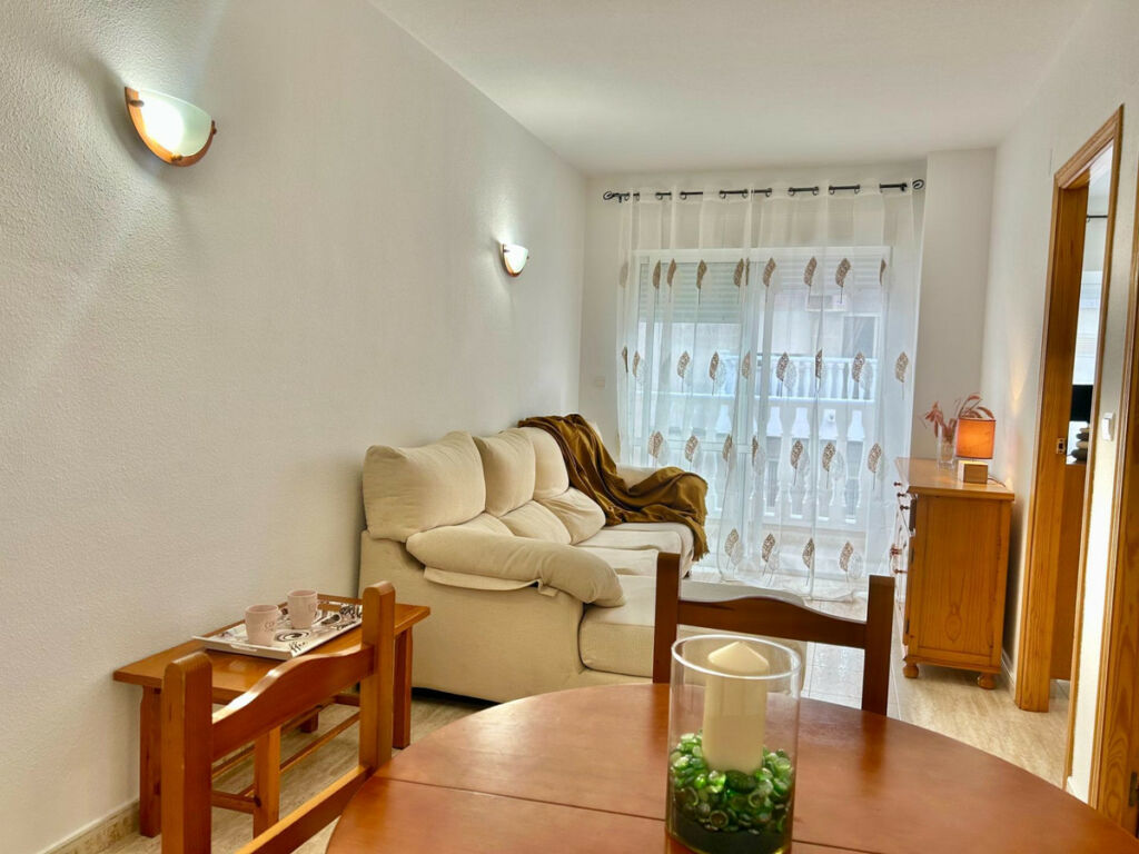 Middle Floor Apartment Torrevieja Alicante - image 5