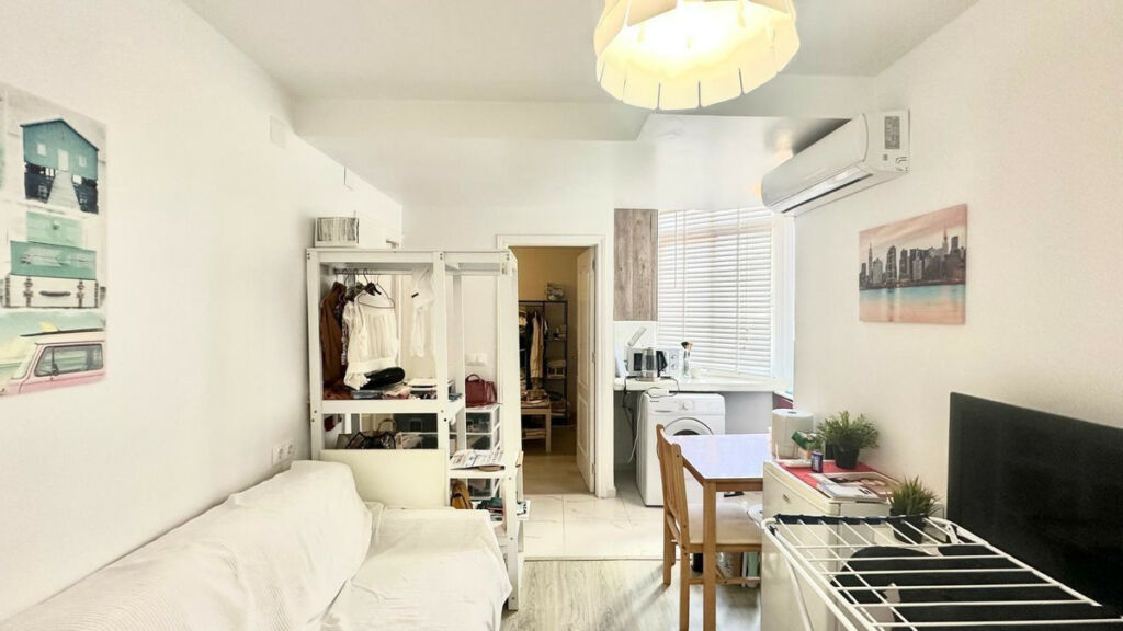 Middle Floor Apartment Torrevieja Alicante - image 5