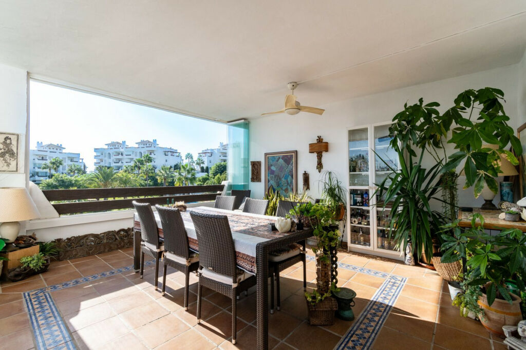 Middle Floor Apartment Estepona Málaga - image 5