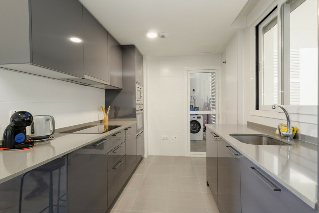 Middle Floor Apartment La Campana Málaga - image 5