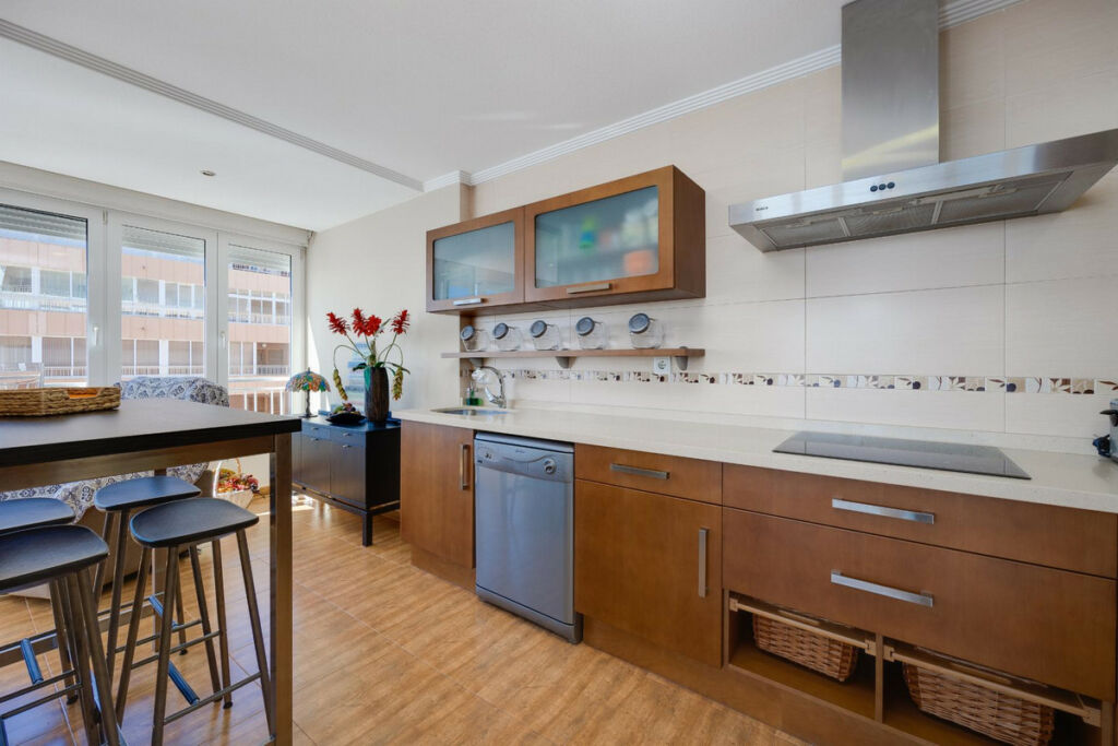 Middle Floor Apartment Torrevieja Alicante - image 5