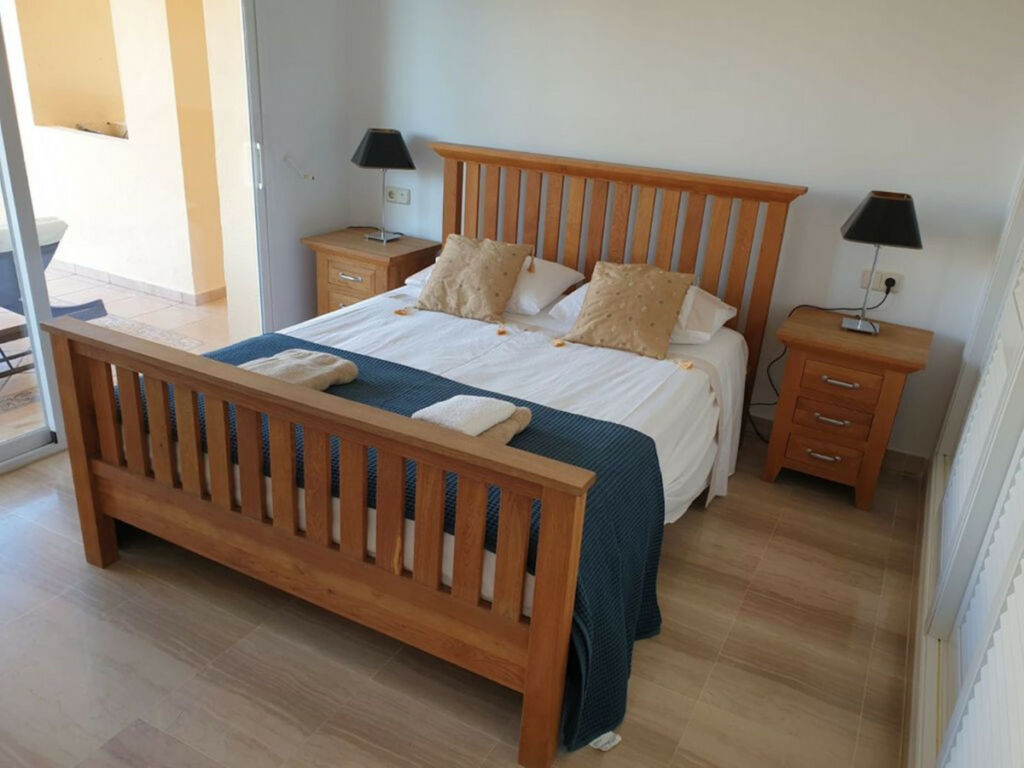 Middle Floor Apartment Elviria Málaga - image 5