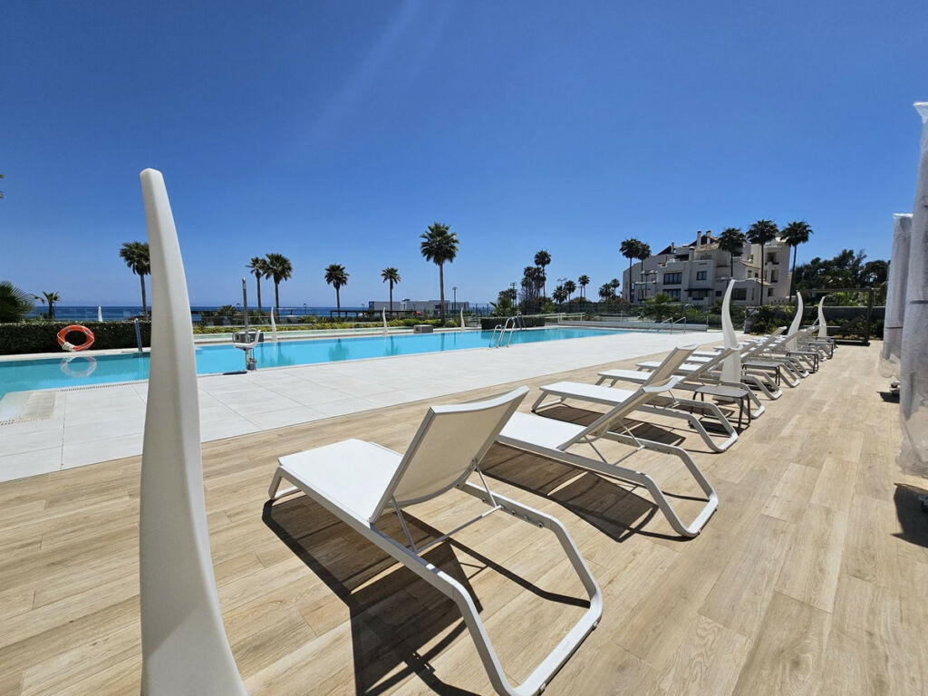 Middle Floor Apartment Estepona Málaga - image 5