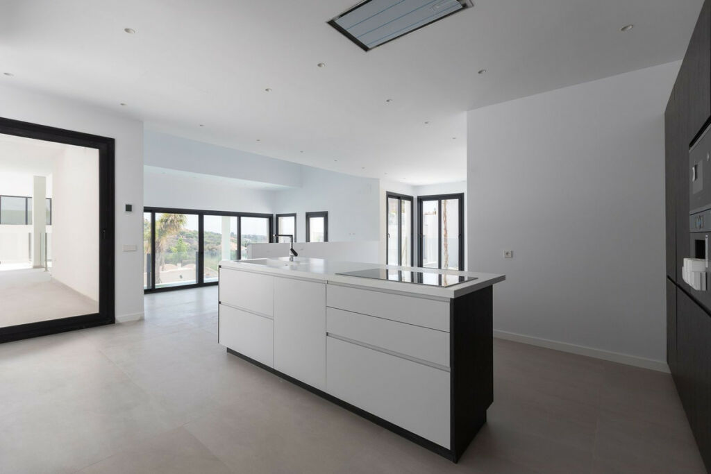 Detached Villa Elviria Málaga - image 5