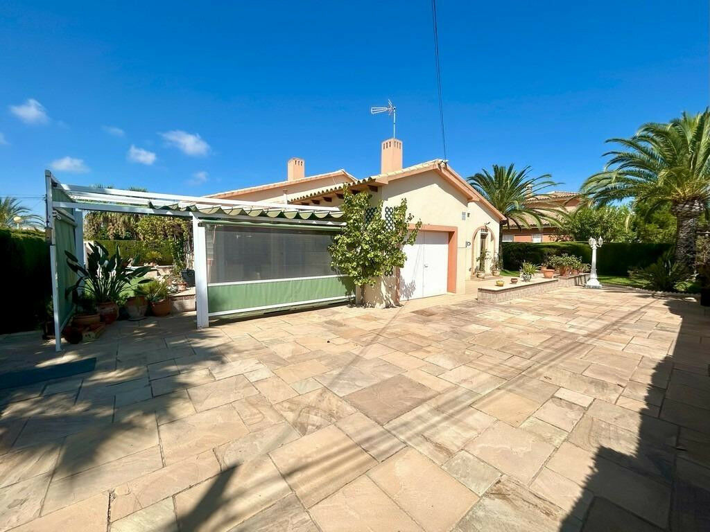 Detached Villa Cabo Roig Alicante - image 5