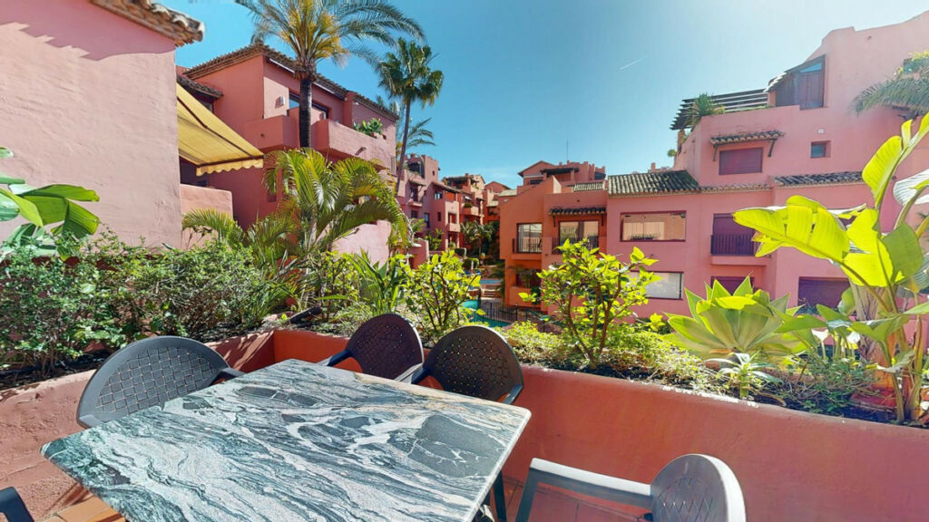 Middle Floor Apartment Marbella Málaga - image 5