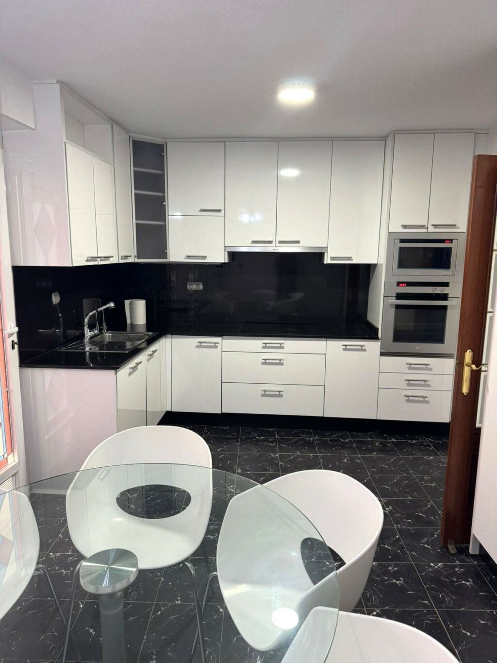 Middle Floor Apartment Torrevieja Alicante - image 5