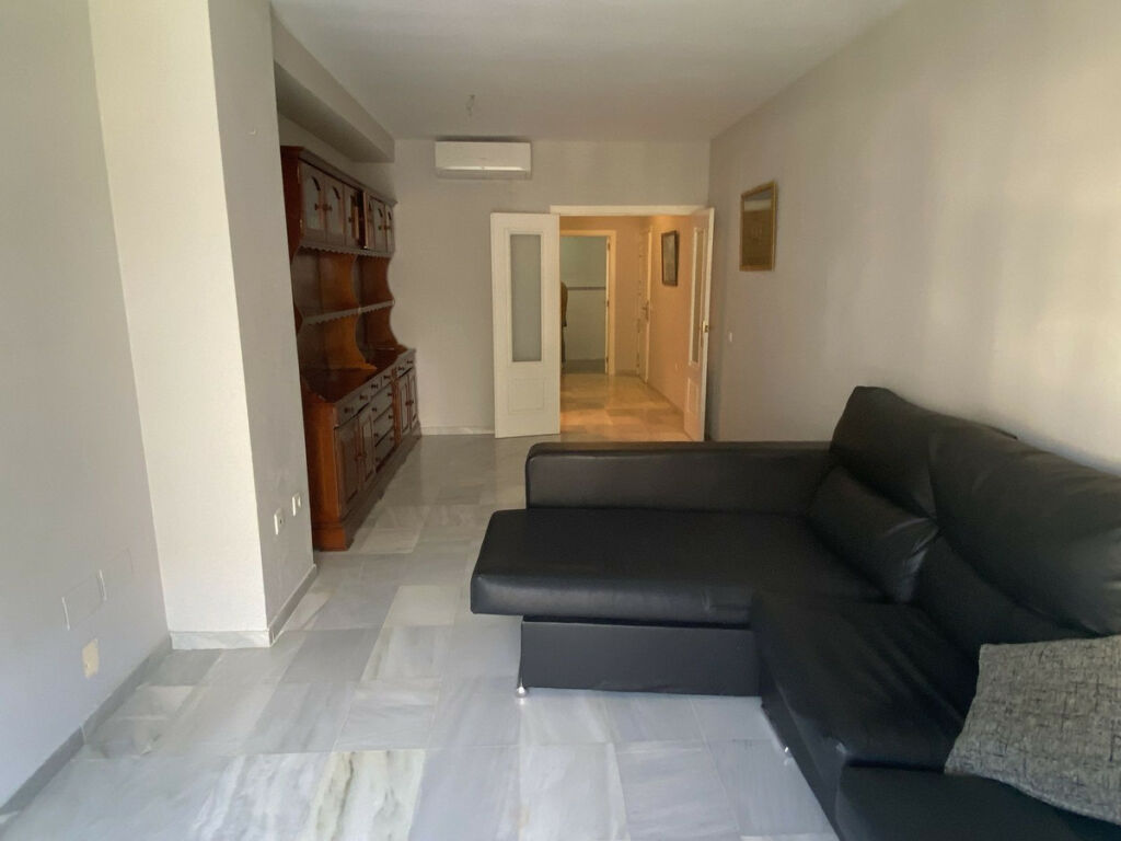 Middle Floor Apartment Nueva Andalucía Málaga - image 5