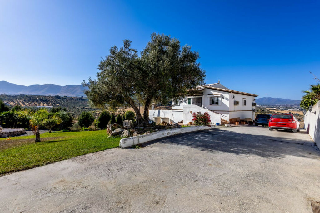 Detached Villa Alhaurín el Grande Málaga - image 5