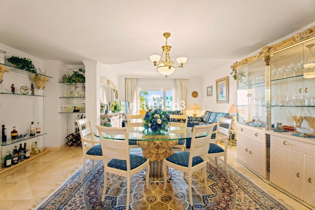 Middle Floor Apartment Elviria Málaga - image 5