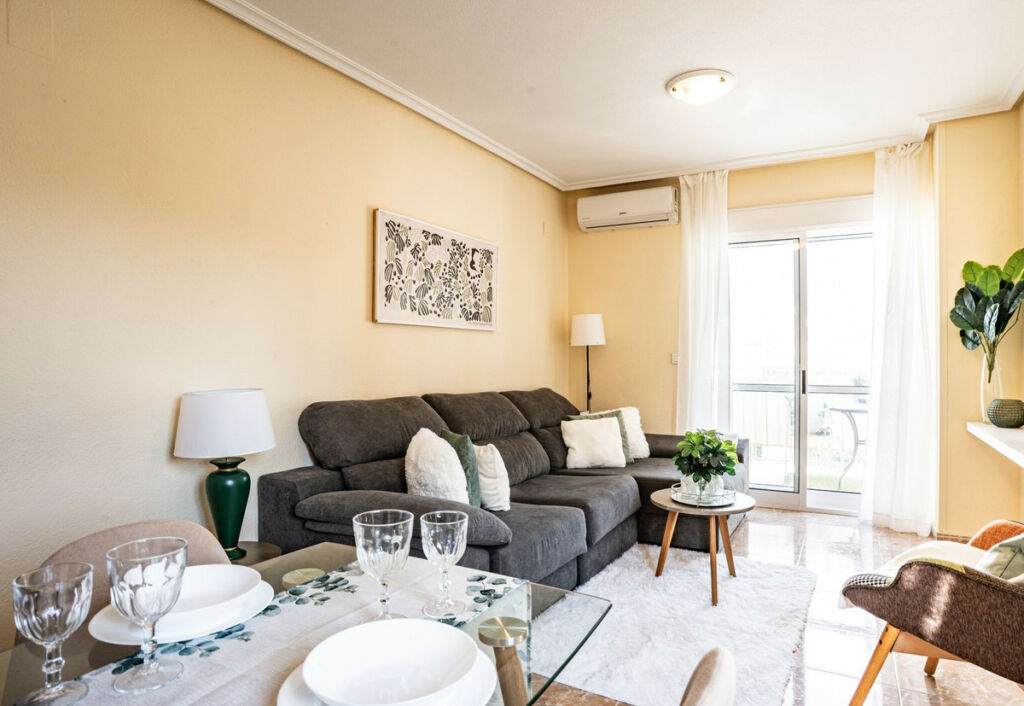 Middle Floor Apartment Torrevieja Alicante - image 5