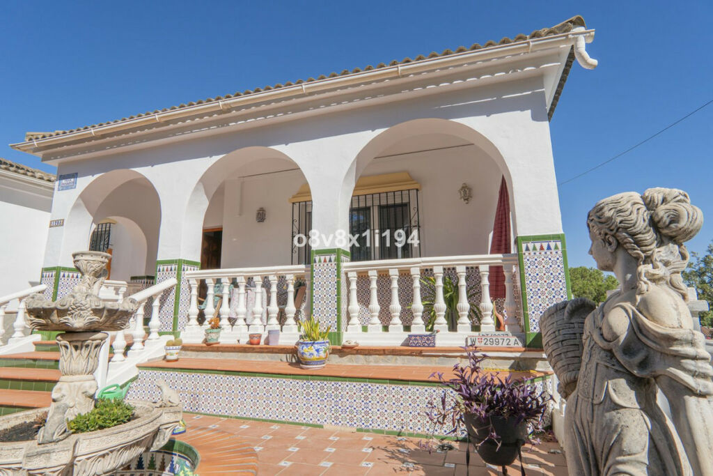 Detached Villa Alhaurín de la Torre Málaga - image 5