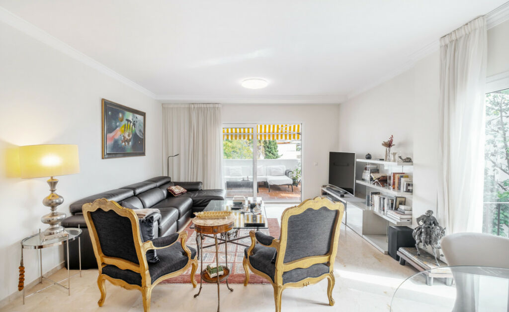 Middle Floor Apartment The Golden Mile Málaga - image 5