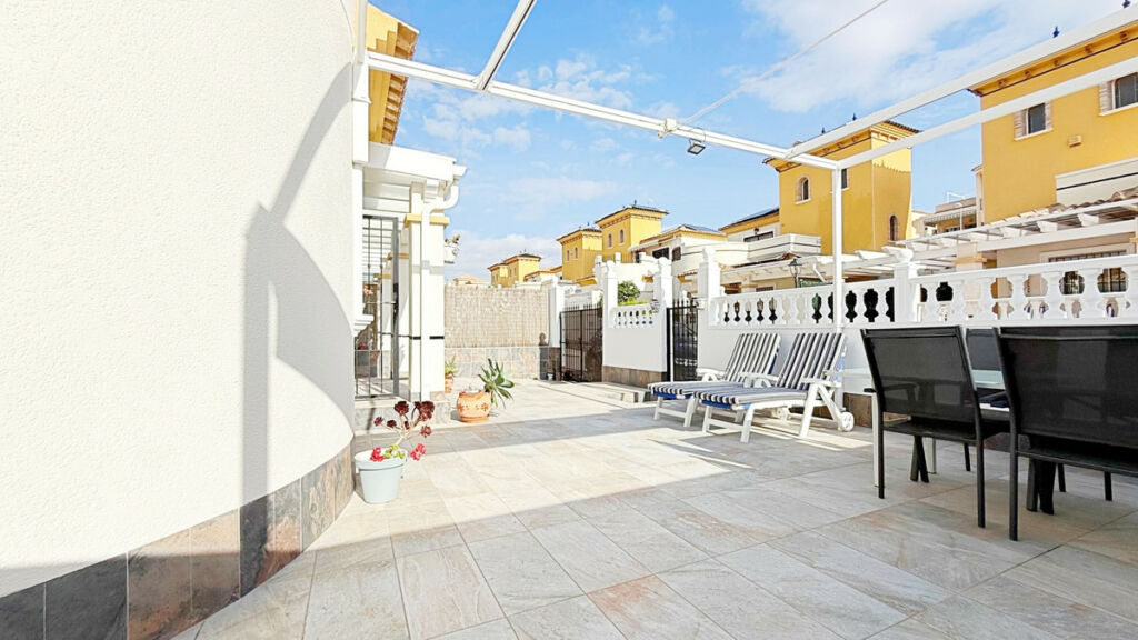 Detached Villa Los Altos Alicante - image 5