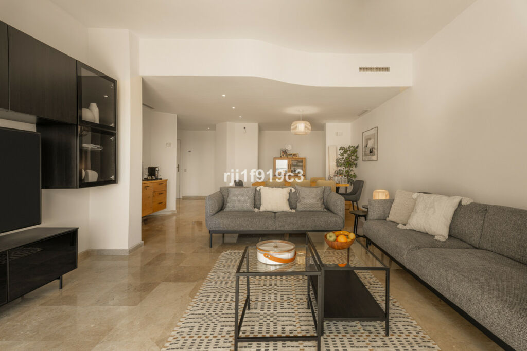 Middle Floor Apartment Elviria Málaga - image 5