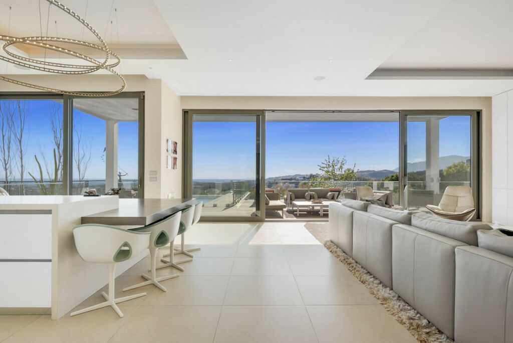 Detached Villa Benahavís Málaga - image 5