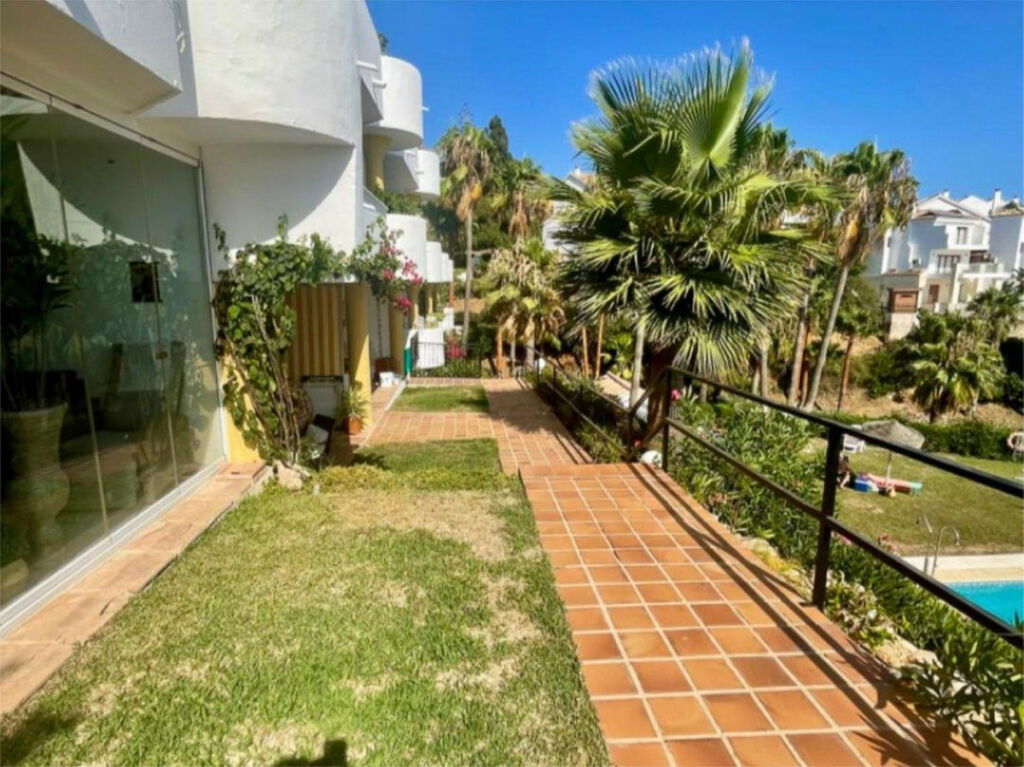 Ground Floor Apartment Calahonda Málaga - image 5