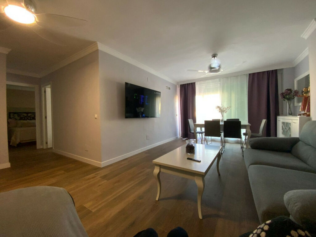 Middle Floor Apartment Benalmadena Málaga - image 5