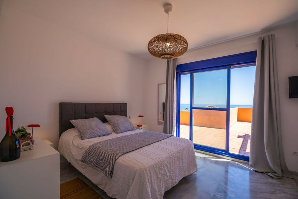 Penthouse La Duquesa Málaga - image 5