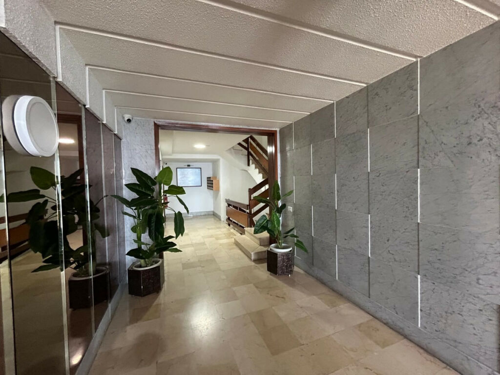 Middle Floor Apartment Torrevieja Alicante - image 5