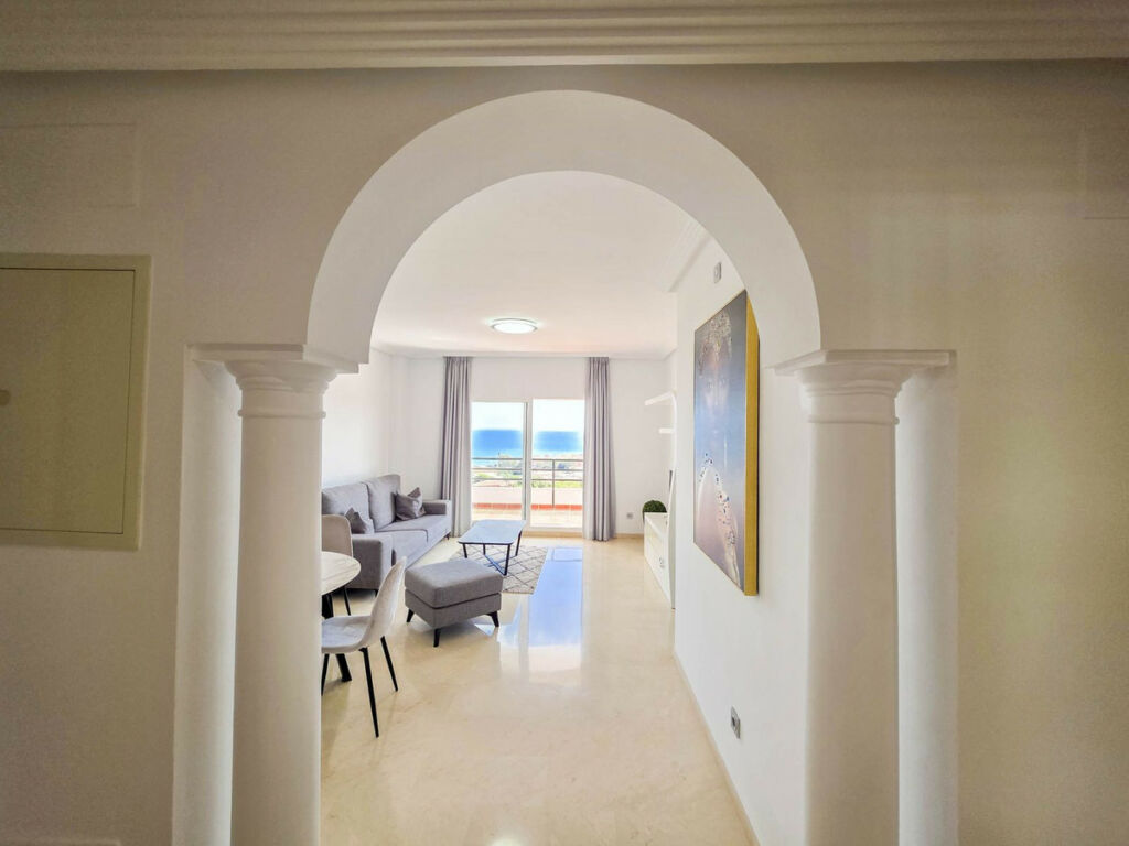 Middle Floor Apartment La Duquesa Málaga - image 5
