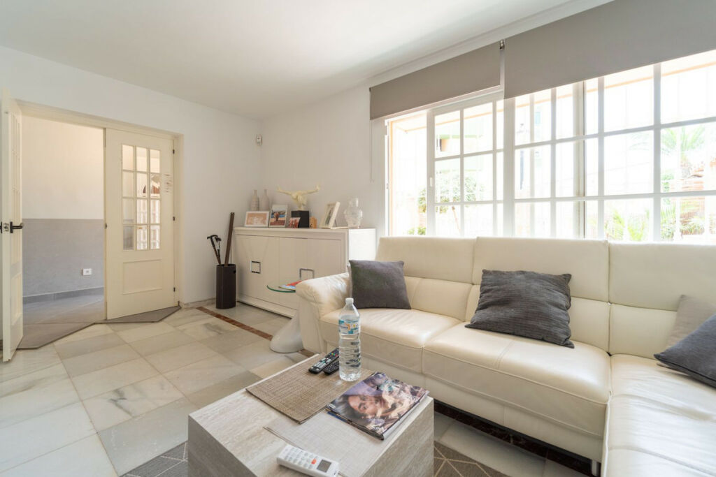Detached Villa Fuengirola Málaga - image 5