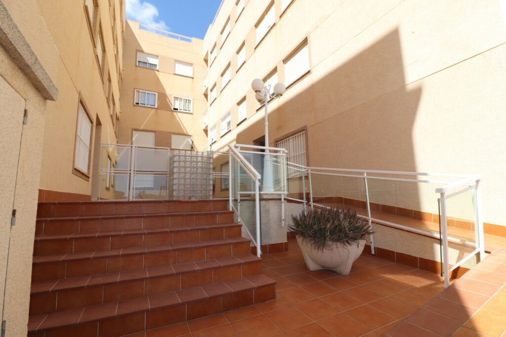 Penthouse Los Palacios Alicante - image 5
