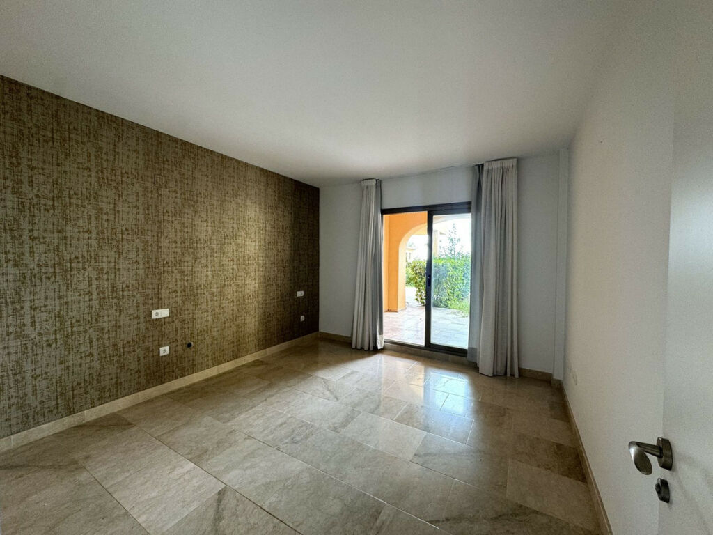 Ground Floor Apartment Atalaya Málaga - image 5