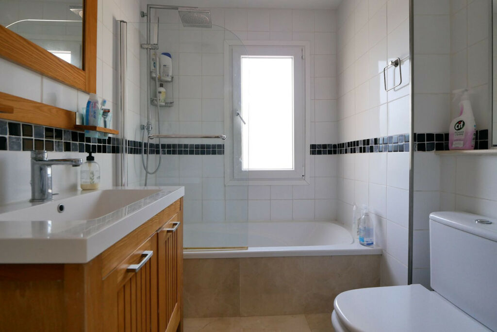 Middle Floor Apartment Puerto de Cabopino Málaga - image 5