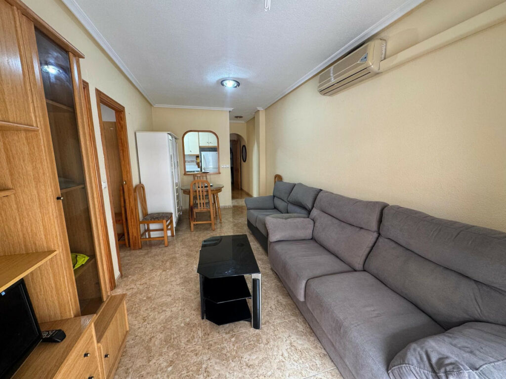Middle Floor Apartment Torrevieja Alicante - image 5