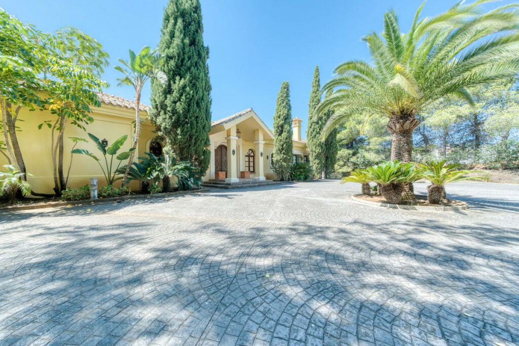 Detached Villa La Zagaleta Málaga - image 5